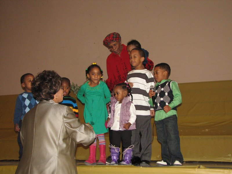 IMG_0349.JPG - Doris leads the chorus. They’re all naturals and are completely comfortable on the BIG stage!