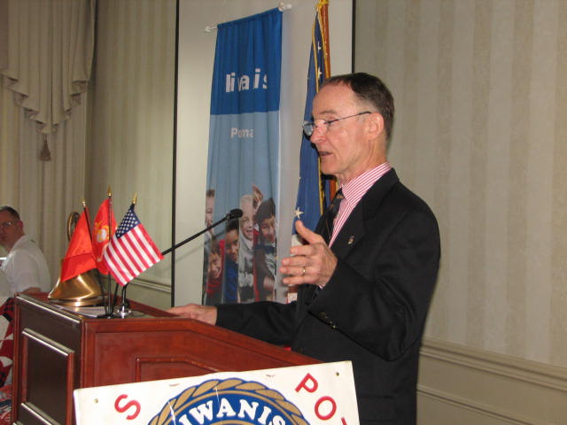 IMG_1669.JPG - U.S. Navy CPT Mike Cronin then asked the Naval Academy Brass Quintet to play the Service Medleys for all branches of United States Services … Army, Navy, Marines, Air Force and Coast Guard.